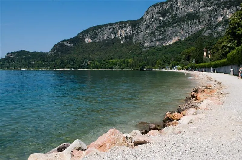 Welcome Traveller La Perla Apartments Гарда 0*,