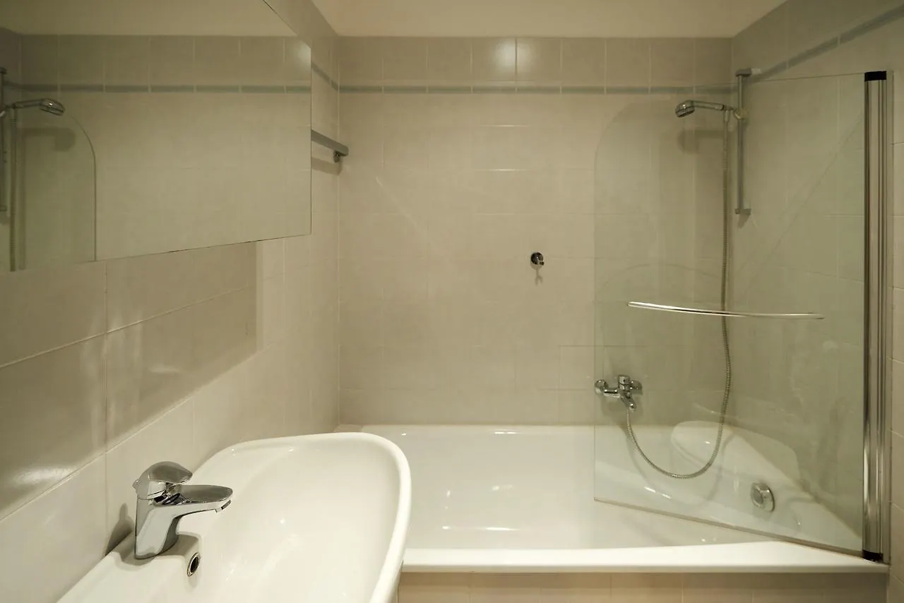 Welcome Traveller La Perla Apartments Гарда 0*,